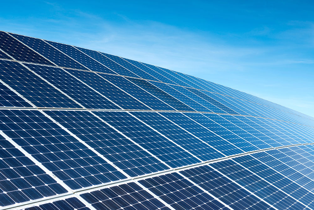 Las comunidades de propietarios de Castilla-La Mancha pueden pedir ayudas para instalar placas solares hasta marzo de 2027