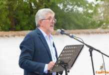Virgen de las Viñas Bodega y Almazara concede el Premio de Periodismo de su XXV Certamen Cultural a Francisco Navarro Virgen de las Viñas Bodega y Almazara concede el Premio de Periodismo de su XXV Certamen Cultural a Francisco Navarro