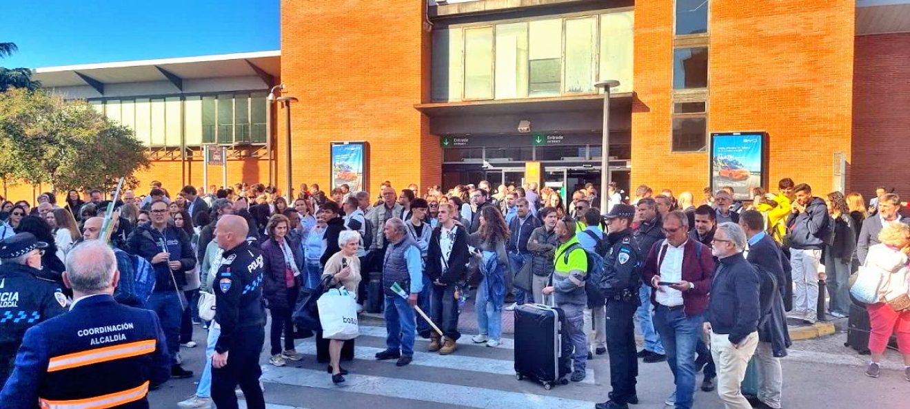 El Ayuntamiento de Puertollano coordina un servicio de transporte alternativo a Andalucía y Madrid tras el accidente ferroviario