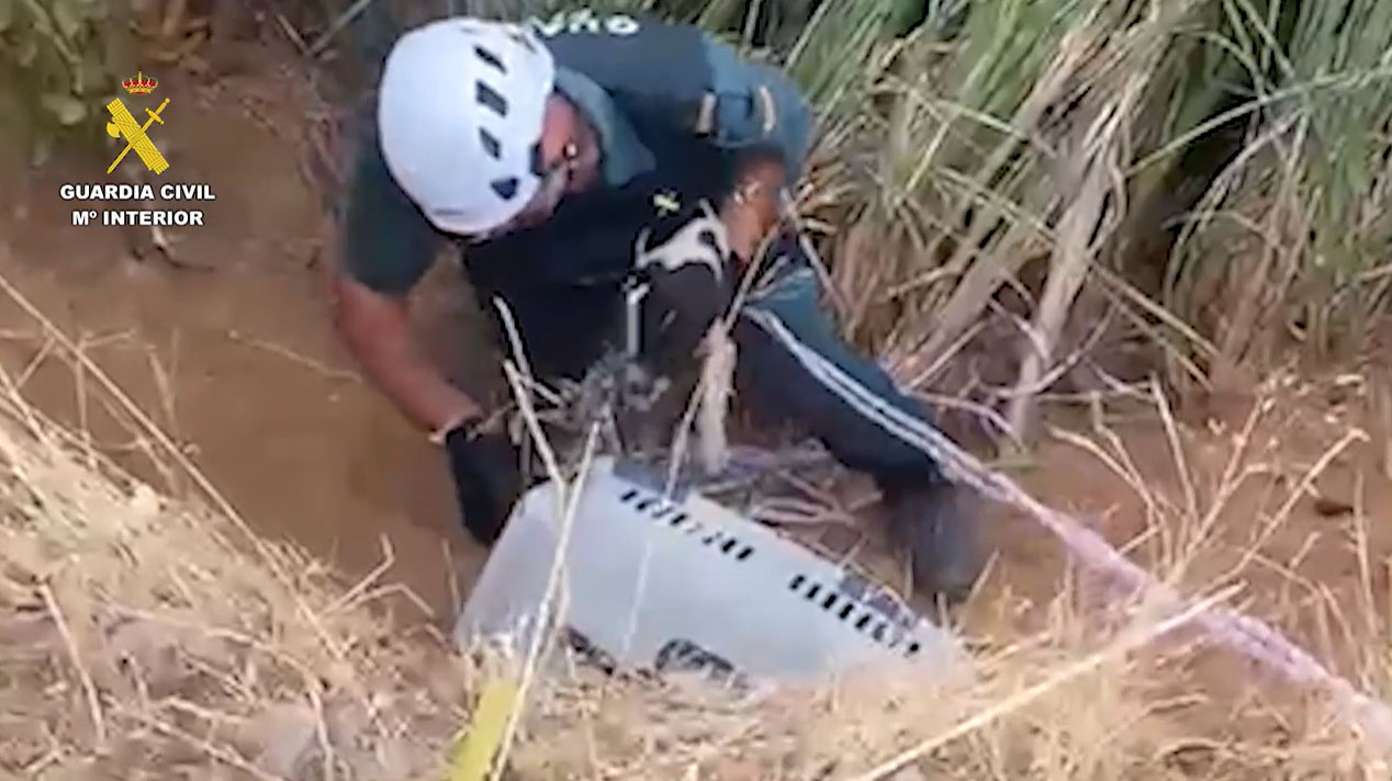 El SEPRONA de la Guardia Civil de Ciudad Real rescata a dos perros abandonados en el interior de un pozo