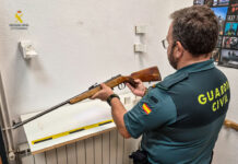 La Guardia Civil de Albacete recupera un rifle robado y detiene a dos menores por los delitos de tenencia ilícita de armas y robo con fuerza en las cosas La Guardia Civil de Albacete recupera un rifle robado y detiene a dos menores por los delitos de tenencia ilícita de armas y robo con fuerza en las cosas