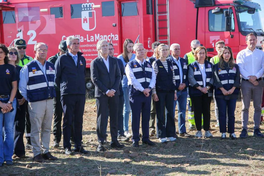 Sabrido participa en el minuto de silencio en el Puesto de Mando Avanzado de Urda en memoria de las víctimas del accidente ferroviario 3 sabridominutosiulencio 2
