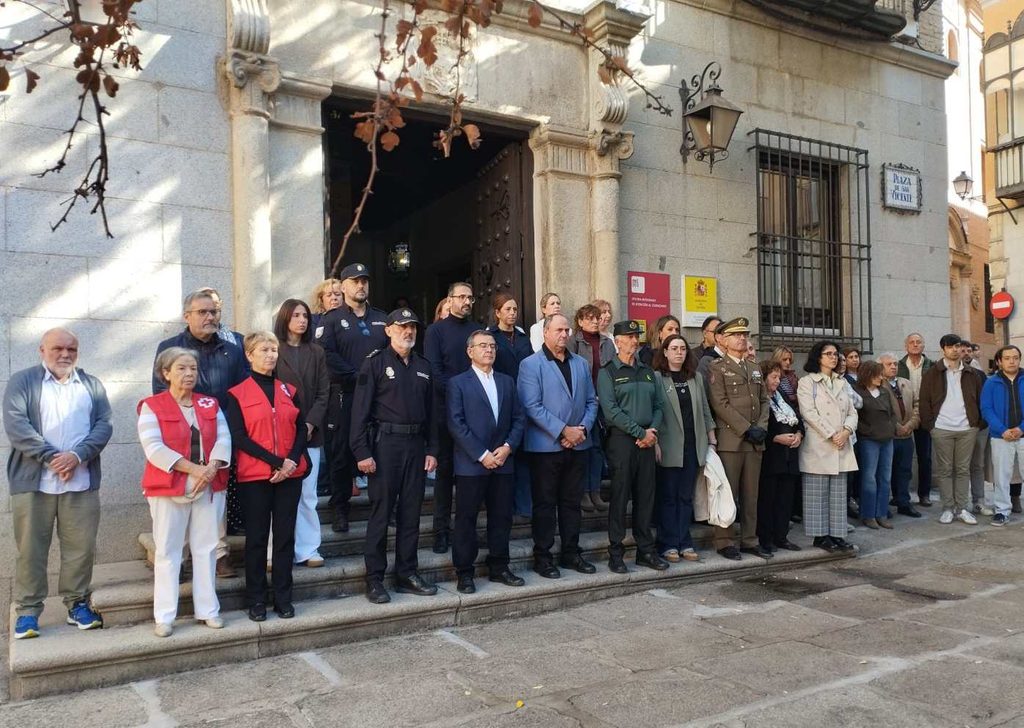 Sabrido participa en el minuto de silencio en el Puesto de Mando Avanzado de Urda en memoria de las víctimas del accidente ferroviario 1 sabridominutosiulencio 3