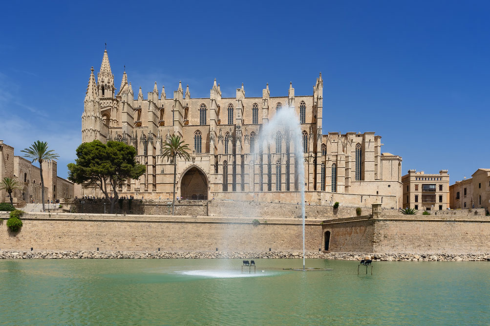 España encara un sábado más estable, aunque el viento y la mala mar todavía afectan al norte y nordeste