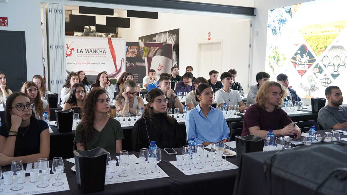 La UCLM y  DO La Mancha analizan la importancia del vino como motor de desarrollo rural