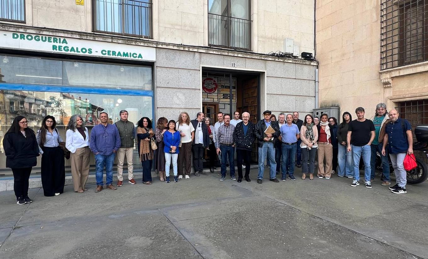 UGT guarda un minuto de silencio en Castilla-La Mancha en memoria y solidaridad por las víctimas del accidente tren