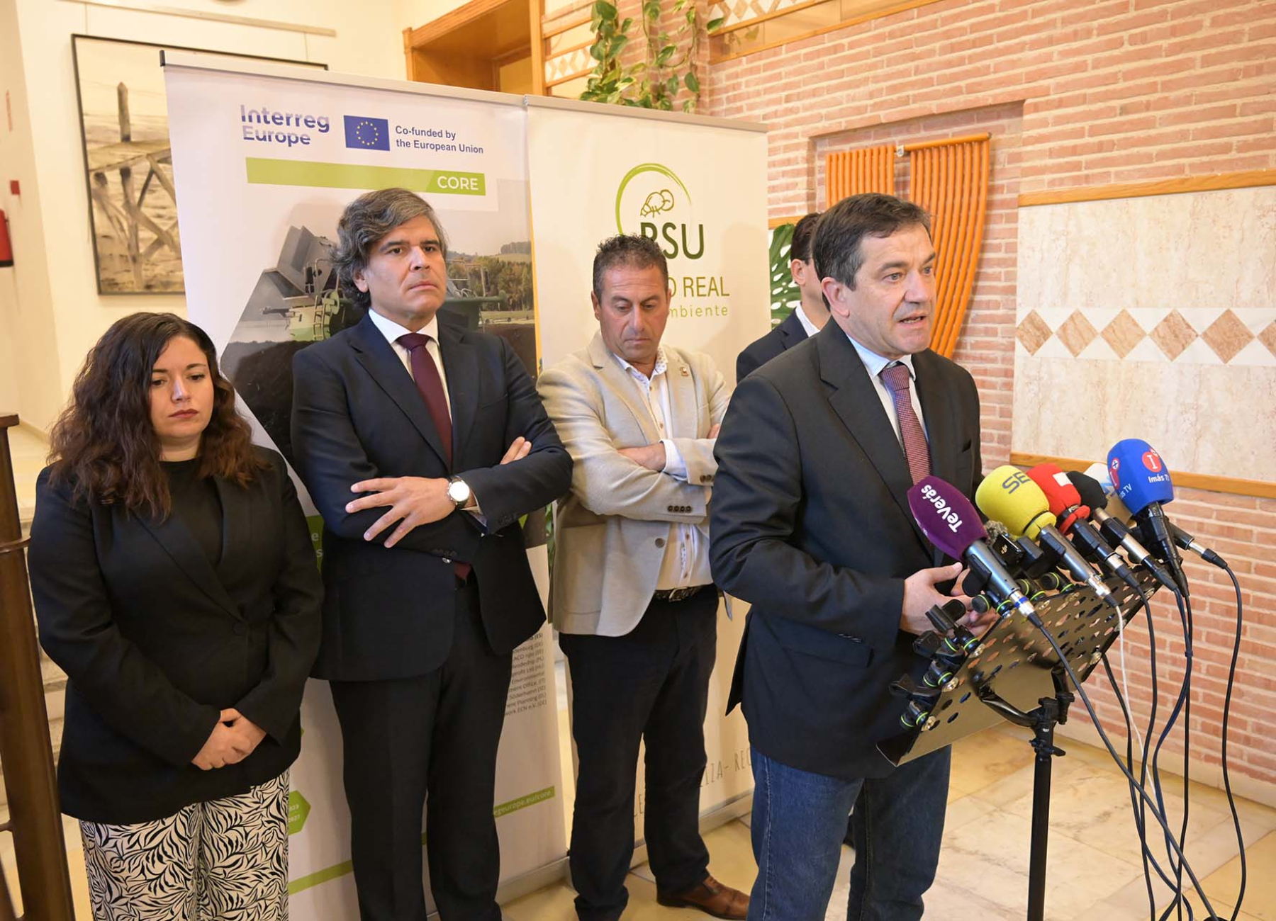 Valverde destaca el liderazgo de la provincia de Ciudad Real en la gestión de biorresiduos en el marco del proyecto europeo CORE 8 Valverde destaca el liderazgo de la provincia de Ciudad Real en la gestión de biorresiduos en el marco del proyecto europeo CORE