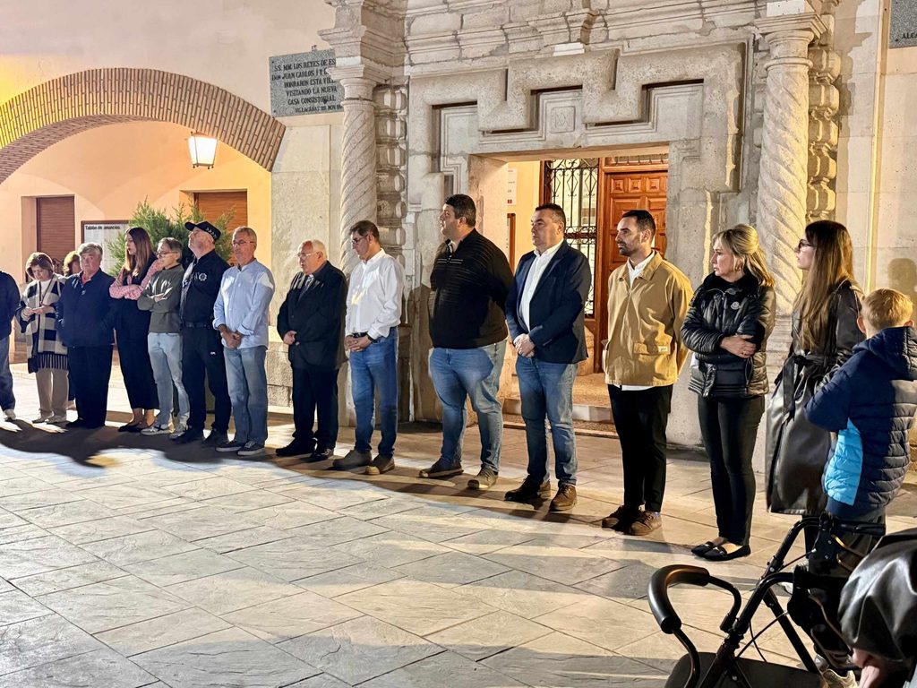 Villacañas guarda un minuto de silencio en memoria de las víctimas del accidente ferroviario en Urda 2 villacanas guarda un minuto de silencio accidente ferroviario urda 1