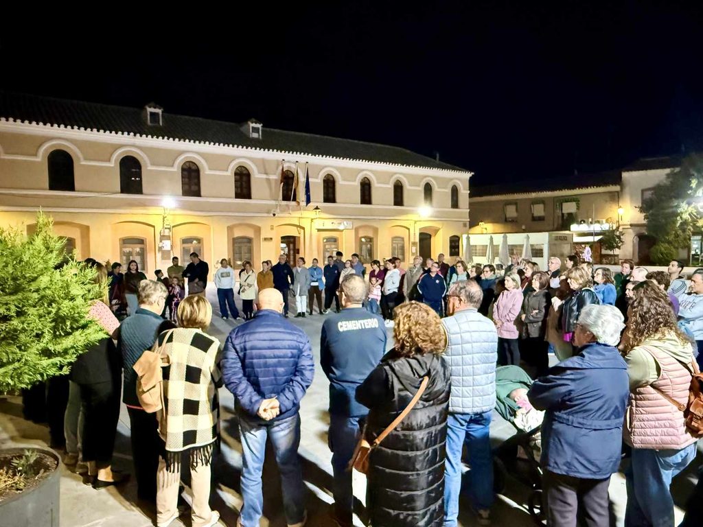 Villacañas guarda un minuto de silencio en memoria de las víctimas del accidente ferroviario en Urda 5 Villacañas guarda un minuto de silencio en memoria de las víctimas del accidente ferroviario en Urda